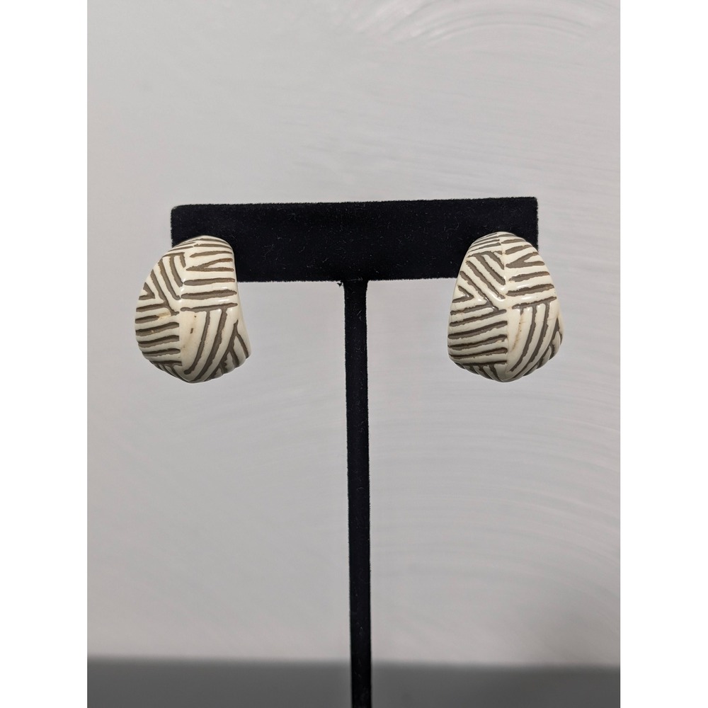 Vintage 1988 Avon Sirocco Ribbed Resin‎ Hoop Earrings Brown Cream Tribal Print